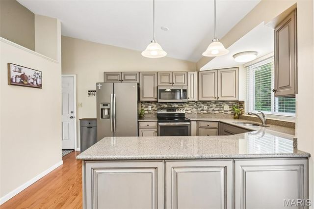 11 Laurelwood Drive, St Peters, MO 63376