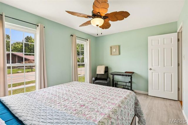 11 Laurelwood Drive, St Peters, MO 63376