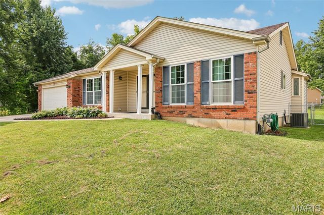 11 Laurelwood Drive, St Peters, MO 63376