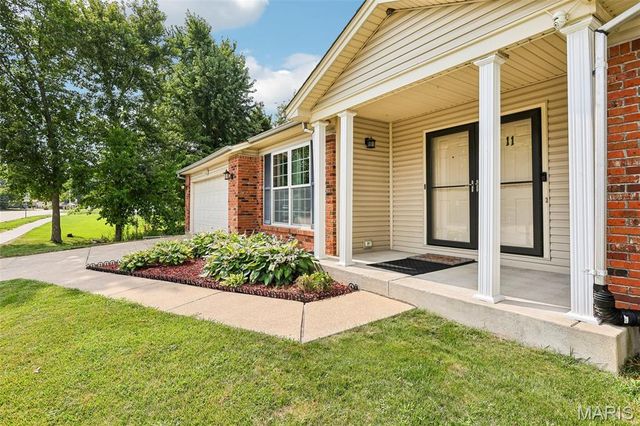 11 Laurelwood Drive, St Peters, MO 63376