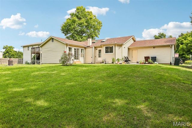 11 Laurelwood Drive, St Peters, MO 63376