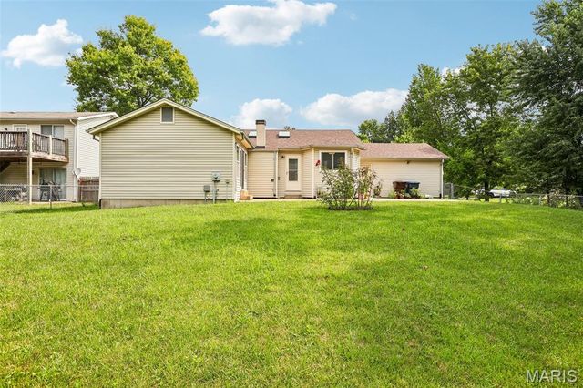 11 Laurelwood Drive, St Peters, MO 63376