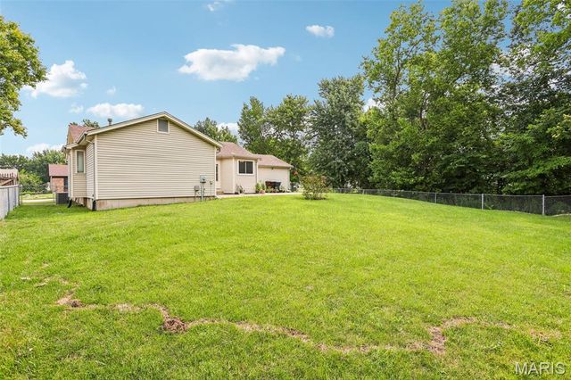 11 Laurelwood Drive, St Peters, MO 63376