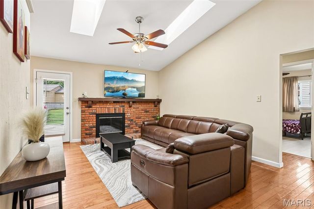 11 Laurelwood Drive, St Peters, MO 63376