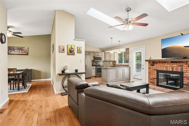 11 Laurelwood Drive, St Peters, MO 63376
