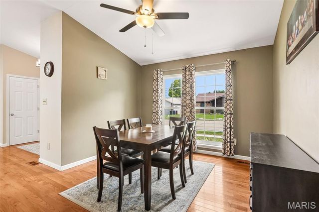 11 Laurelwood Drive, St Peters, MO 63376