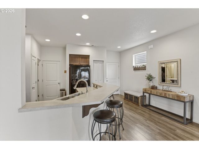 33299 Sw HAVLIK Dr, Scappoose, OR 97056