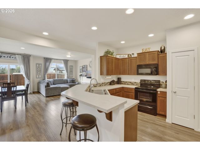 33299 Sw HAVLIK Dr, Scappoose, OR 97056