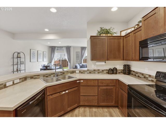 33299 Sw HAVLIK Dr, Scappoose, OR 97056