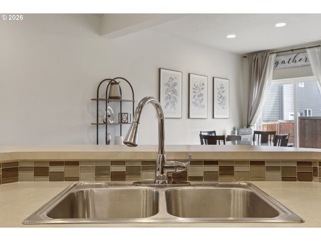 33299 Sw HAVLIK Dr, Scappoose, OR 97056