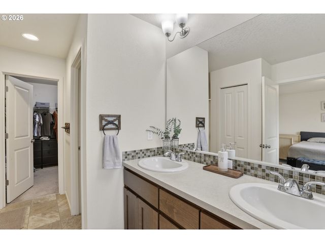 33299 Sw HAVLIK Dr, Scappoose, OR 97056