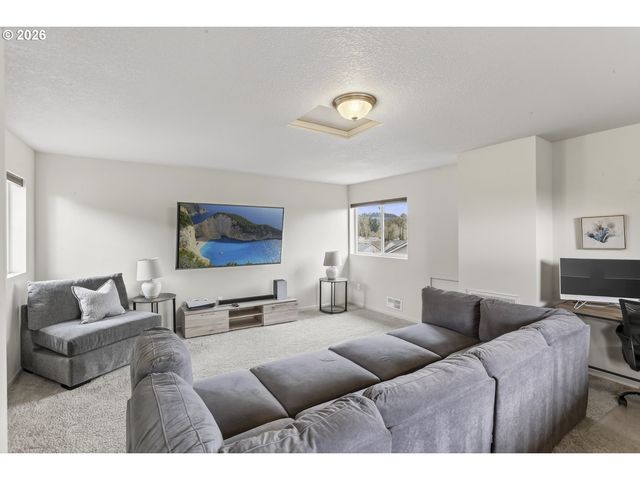 33299 Sw HAVLIK Dr, Scappoose, OR 97056