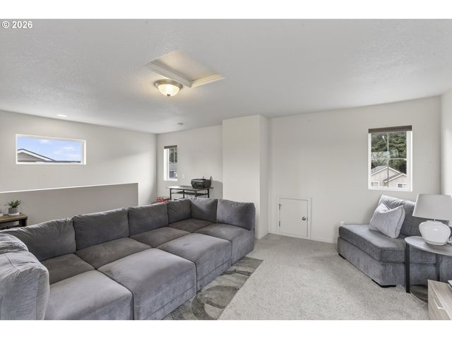 33299 Sw HAVLIK Dr, Scappoose, OR 97056