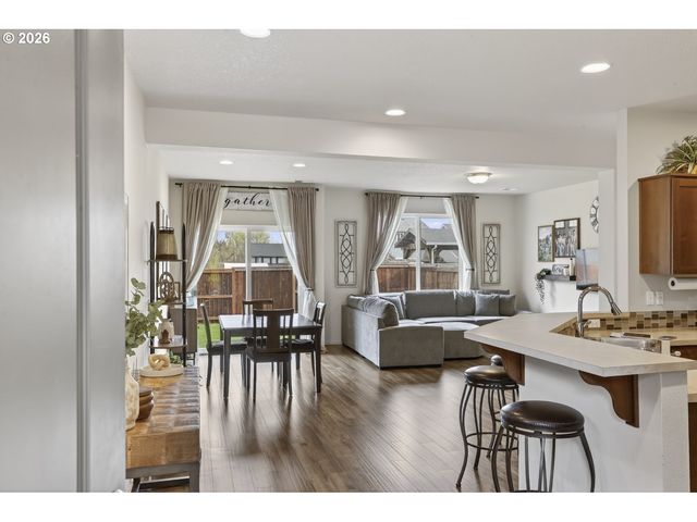 33299 Sw HAVLIK Dr, Scappoose, OR 97056