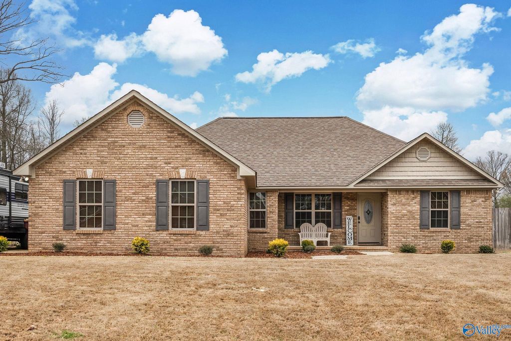 10449 Monks Drive, Athens, AL 35611