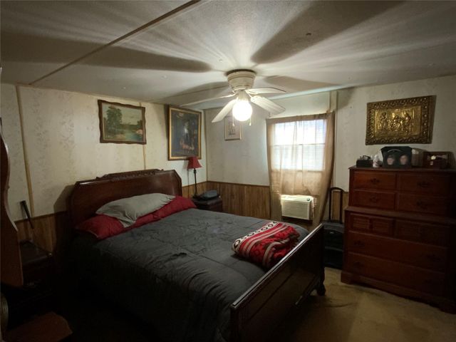 160 Tupelo S, Palacios, TX 77465