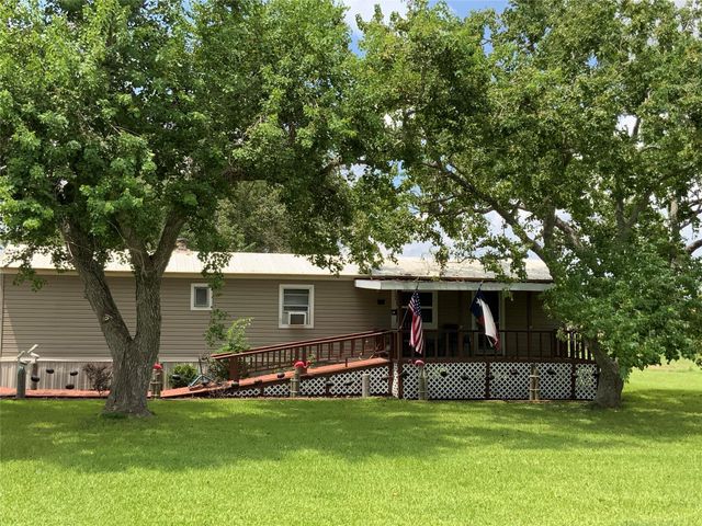160 Tupelo S, Palacios, TX 77465
