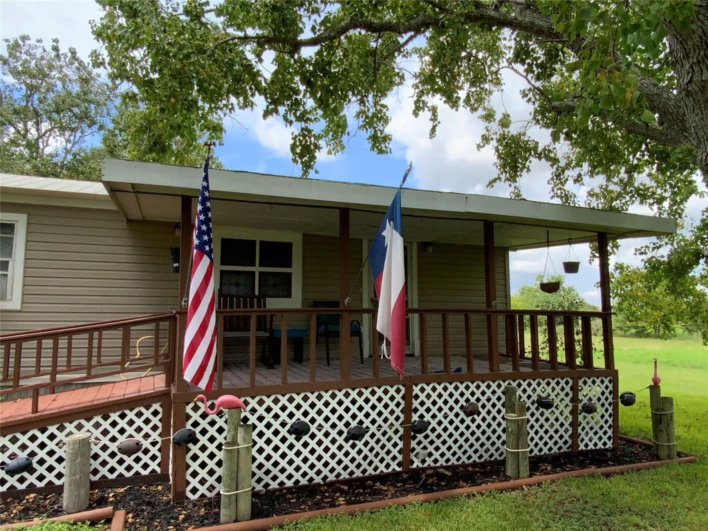 160 Tupelo S, Palacios, TX 77465