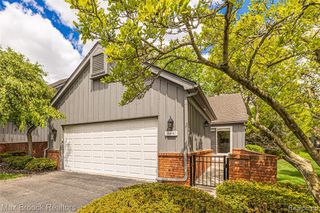 28490 Venice Circle, Farmington Hills, MI 48334
