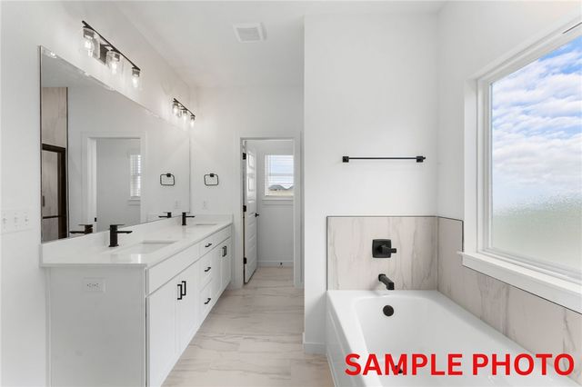 6006 SW Omaha Avenue, Bentonville, AR 72713