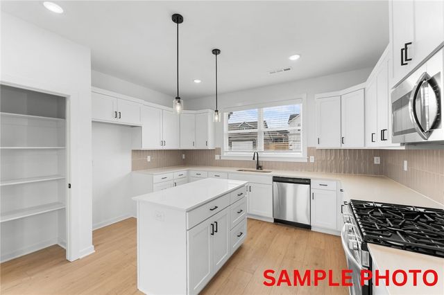 6006 SW Omaha Avenue, Bentonville, AR 72713