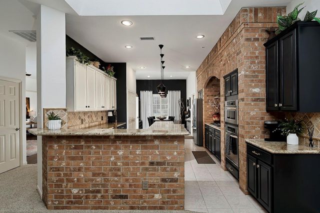 175 W Bristol Oak Circle, The Woodlands, TX 77382