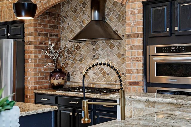 175 W Bristol Oak Circle, The Woodlands, TX 77382