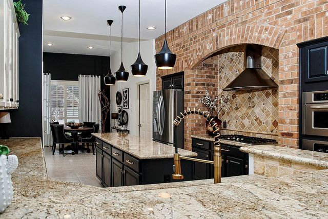 175 W Bristol Oak Circle, The Woodlands, TX 77382