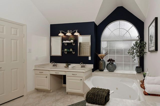 175 W Bristol Oak Circle, The Woodlands, TX 77382