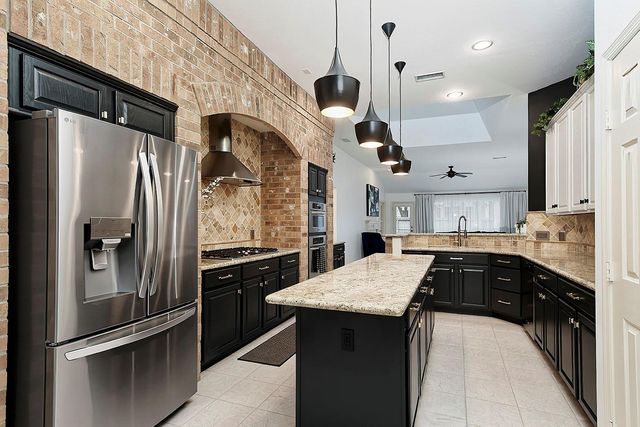 175 W Bristol Oak Circle, The Woodlands, TX 77382