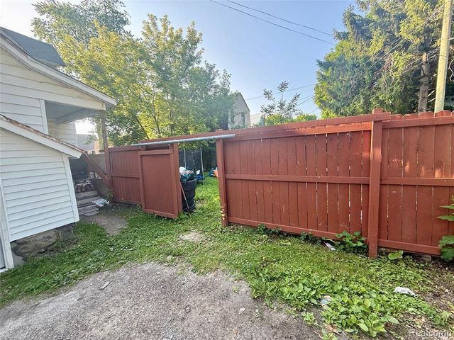 1813 10th Avenue, Port Huron, MI 48060