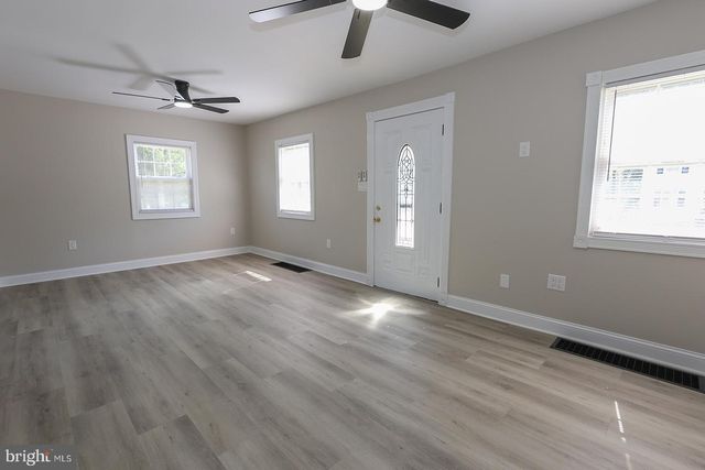 21762 N ESSEX DR, Lexington Park, MD 20653