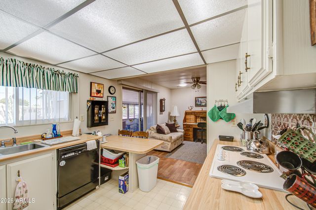 2305 N FLOYD Drive, Mesa, AZ 85215