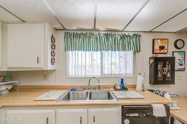 2305 N FLOYD Drive, Mesa, AZ 85215