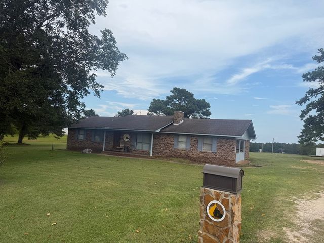 1314 Cord 79s, Eufaula, AL 36027