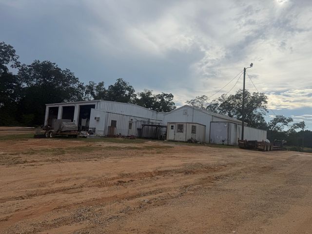 1314 Cord 79s, Eufaula, AL 36027