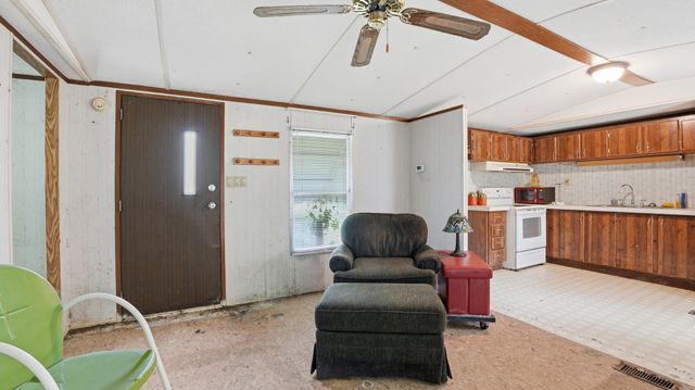 17 Smith Rd, Winchester, TN 37398