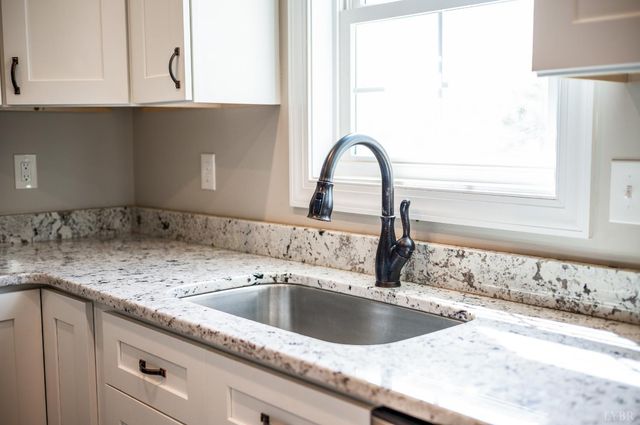 1200 Founding Way Road, Bedford, VA 24523