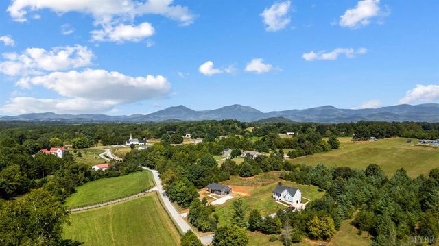 1200 Founding Way Road, Bedford, VA 24523