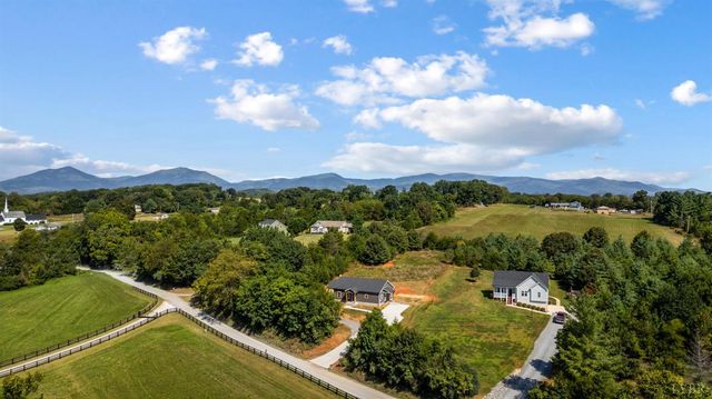 1200 Founding Way Road, Bedford, VA 24523