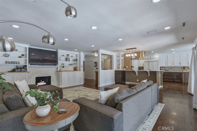 5946 Jumilla, Woodland Hills, CA 91367