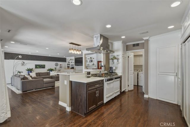 5946 Jumilla, Woodland Hills, CA 91367