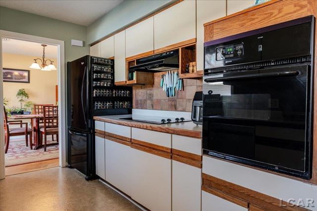 1270 E Oregon Road, Adrian, MI 49221