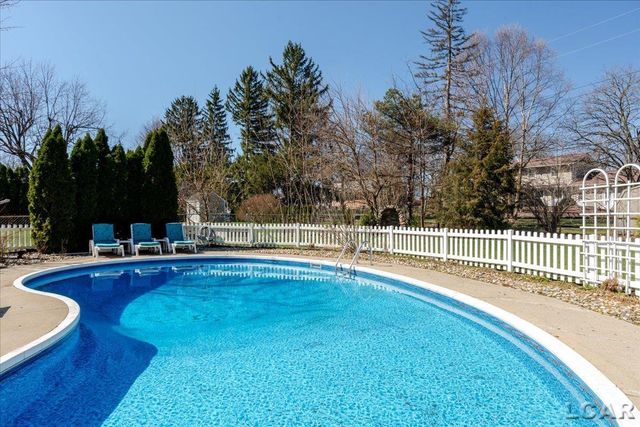 1270 E Oregon Road, Adrian, MI 49221