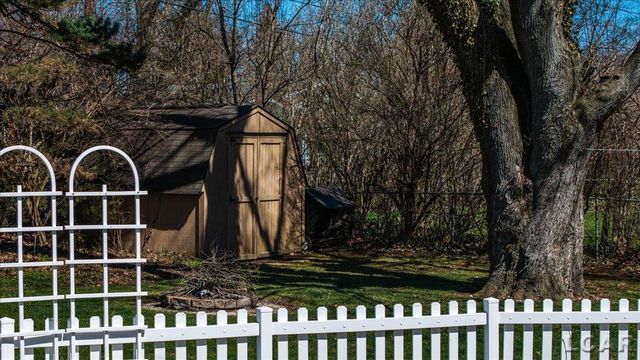 1270 E Oregon Road, Adrian, MI 49221