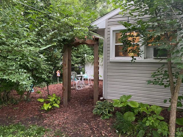 1270 E Oregon Road, Adrian, MI 49221