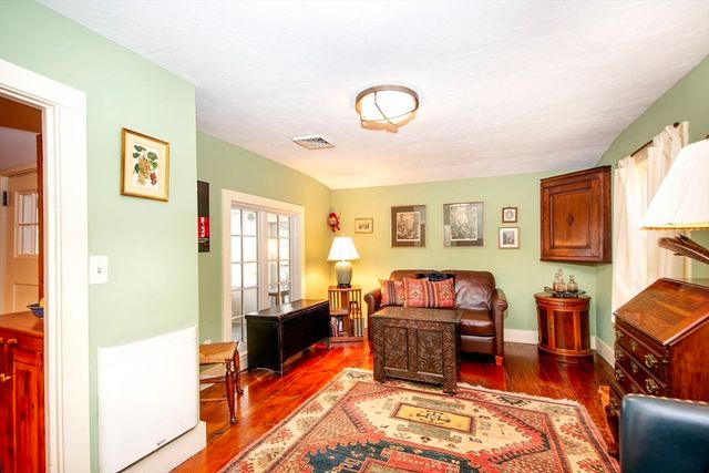 1 Thomas Street, Plymouth, MA 02360