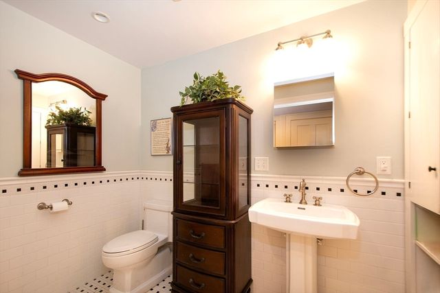 1 Thomas Street, Plymouth, MA 02360