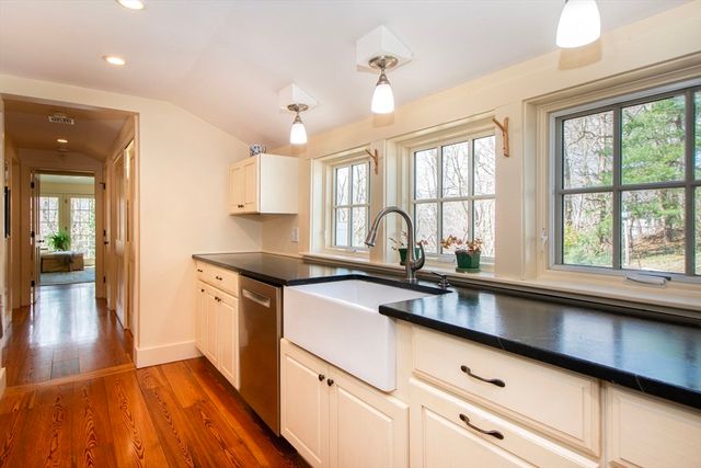 1 Thomas Street, Plymouth, MA 02360