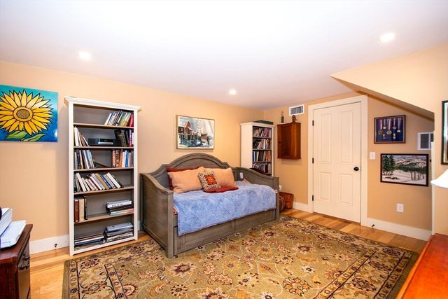 1 Thomas Street, Plymouth, MA 02360